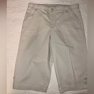 Gloria Vanderbilt Beige Crop Pants